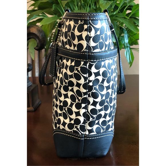 COACH - Chelsea Signature Heritage Stripe Tote. Beautiful & FLAWLESS CONDITION! - Picture 6 of 16